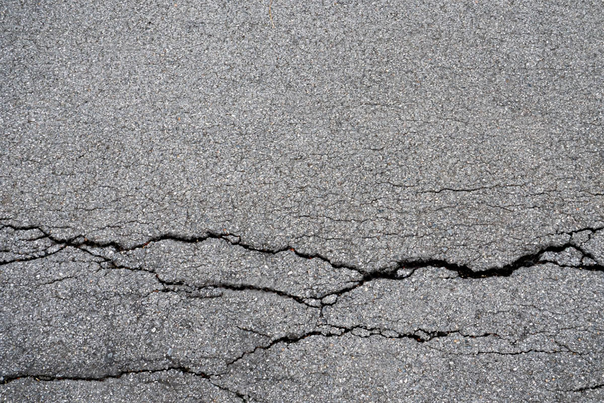 Six Indications That Your Pavement Needs Sealcoating