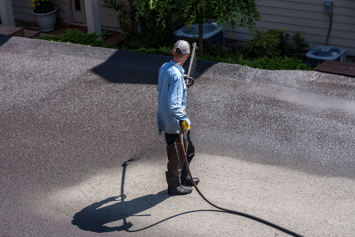 5 Reasons Tar and Chip Seal May be the Right Choice for Your Driveway