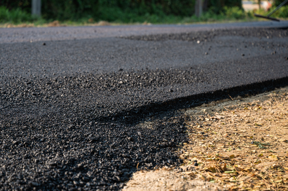 The Benefits of Using Asphalt Paving for Your Driveway
