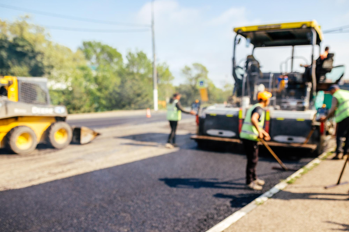 The Benefits of Using Hot Rubber Crack Filler for Asphalt Maintenance